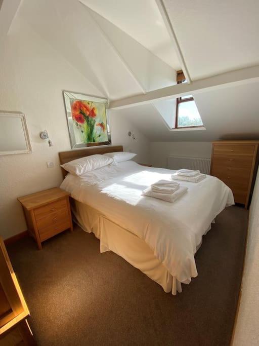 Garnett - Comfy Apartment, Great Location! *